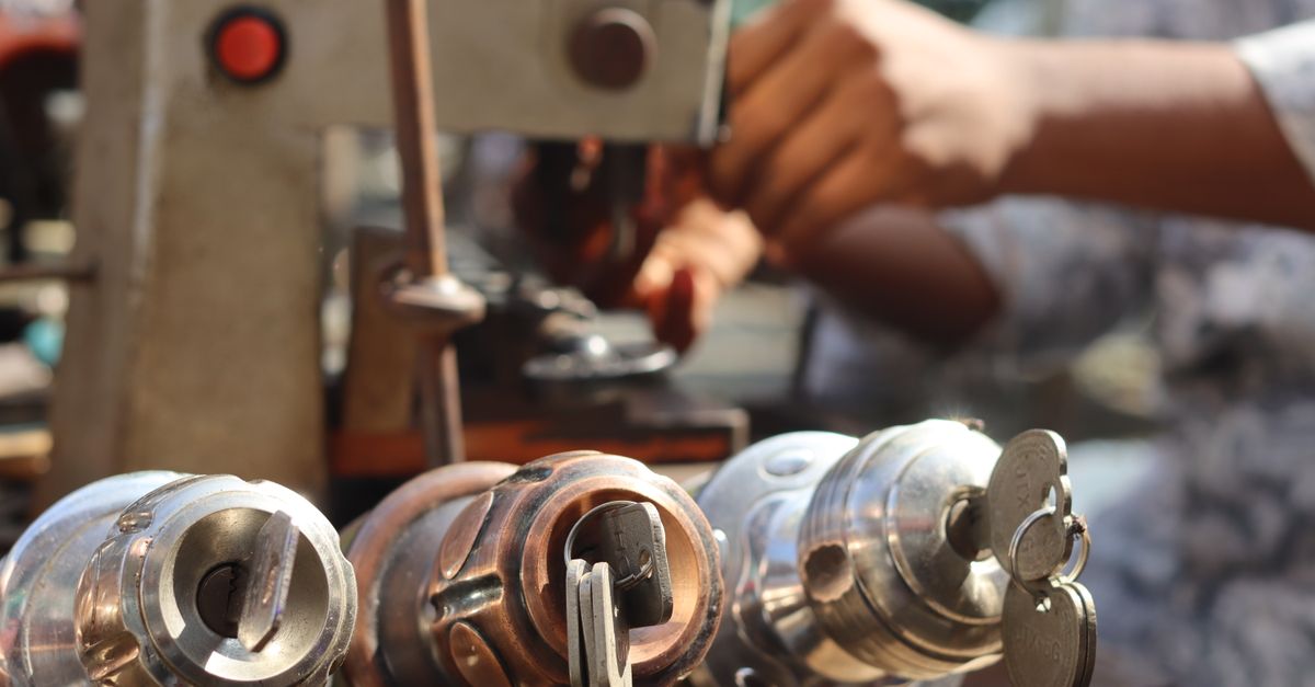 How Much Does a Mobile Locksmith Cost Near Me? — Highland Heights Memphis Locksmith