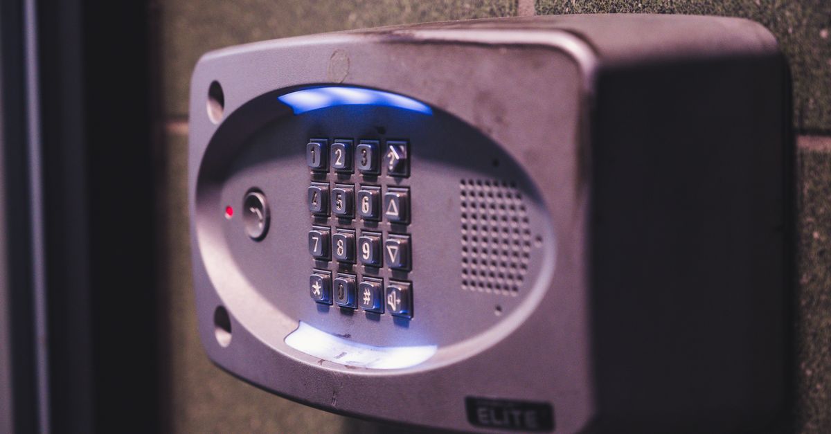 Locked Out of House With No Key? Here's Our Damage-Free Entry Process — Highland Heights Memphis Locksmith